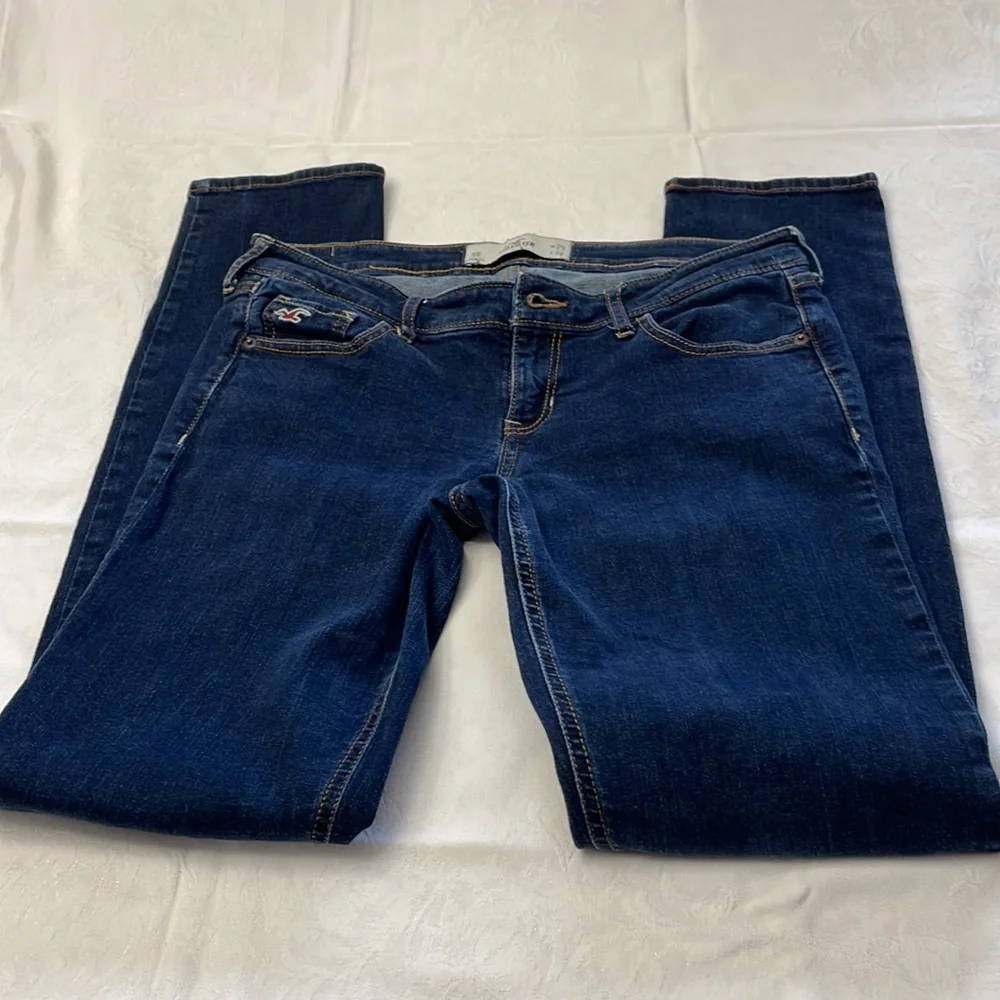 Hollister women’s jeans in size 9 - Picture 2 of 3